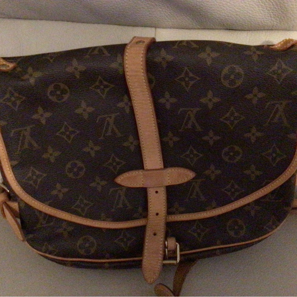 Louis Vuitton Saumur 35 Messenger Bag - Picture 3 of 16
